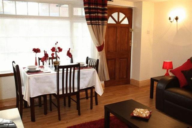 Robertsbridge Retreat At Cornhill Self Catering Apartments Quarto foto